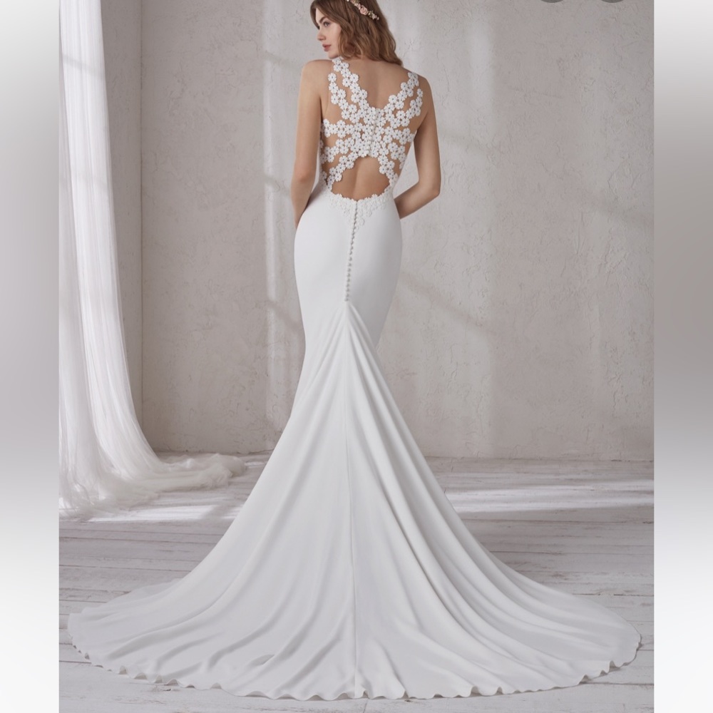 Pronovias Manon Wedding Dress Size 12 – Floral Back, V-Neck, Train